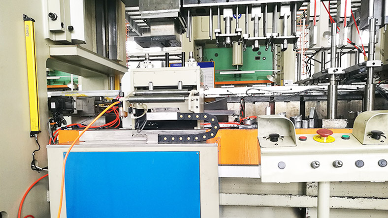 晨豐科技伺服滾輪送料機(jī)案例！