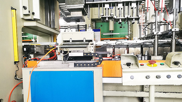 晨豐科技伺服滾輪送料機(jī)案例！